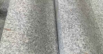 鹤岗芙蓉白S型拉丝面路沿石