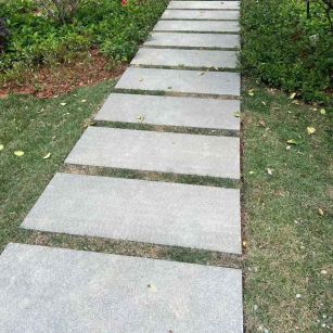 鹤岗 芝麻黑小区踏步、汀步石铺装效果