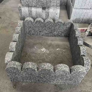 鹤岗 花边石、花坛围栏石、花池界石、菜园栅栏石、镶边石、波浪状界石介绍