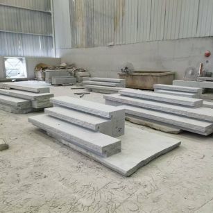 鹤岗 整石台阶（大面火烧+侧面自然面），出货前厂内拼装