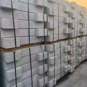 鹤岗 芝麻白路沿石