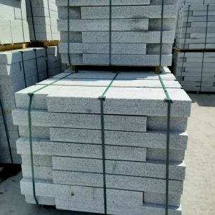 鹤岗 芙蓉白花岗岩路沿石、平石尺寸标准，色泽均匀