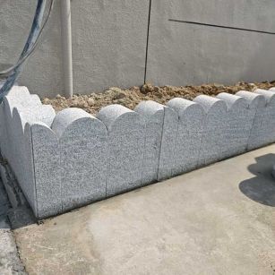 鹤岗 芝麻白花岗岩花边石铺装效果图