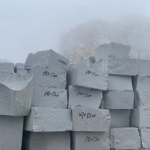 鹤岗芝麻白花岗石