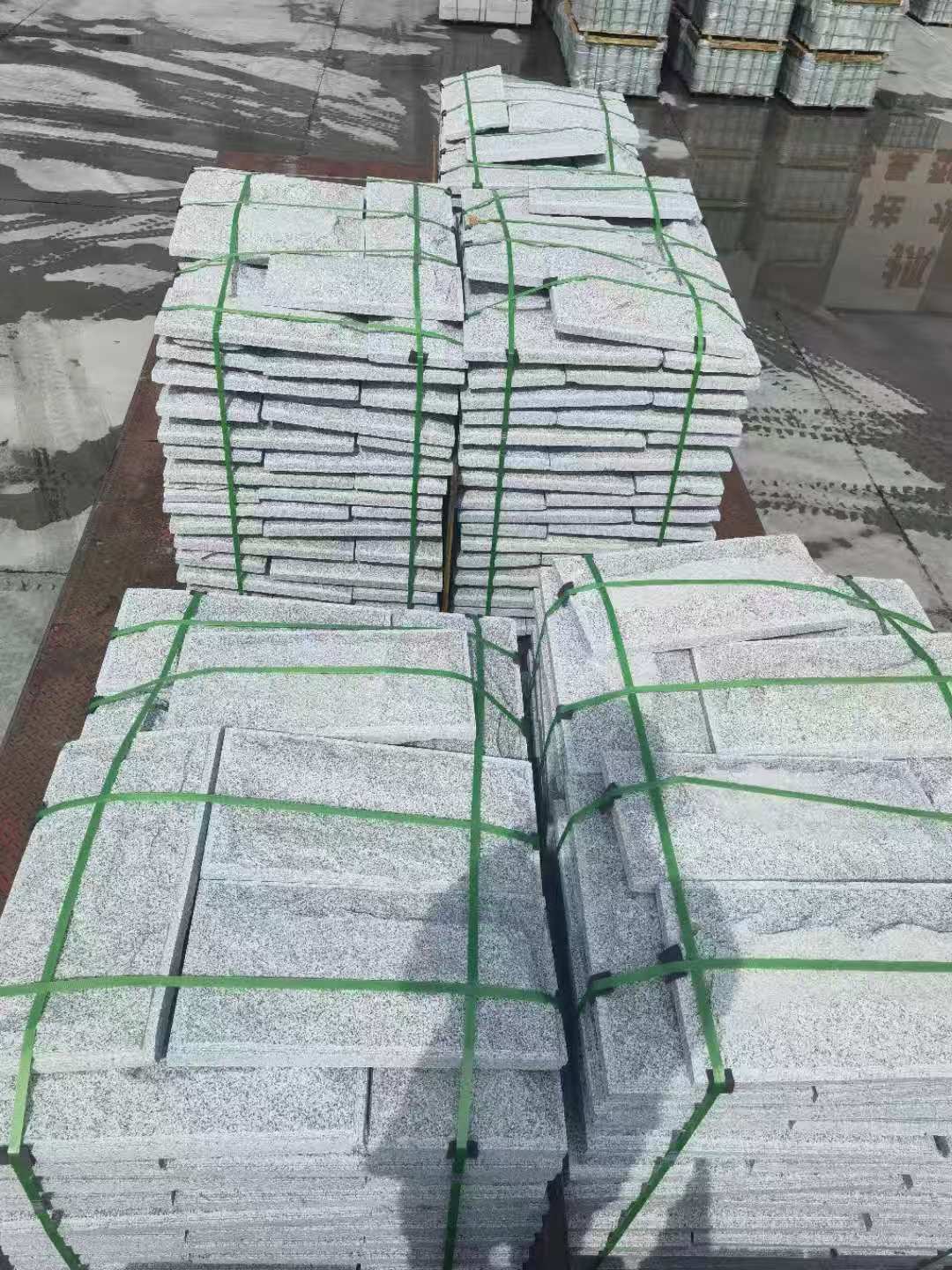 鹤岗 芝麻白蘑菇石装车出货