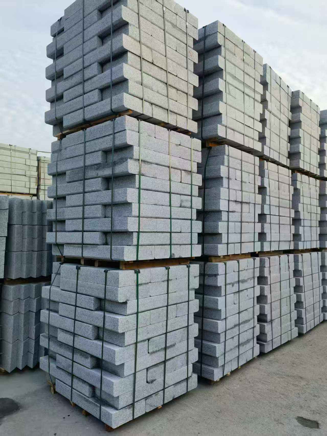 鹤岗 路沿石（路侧石），颜色一致，尺寸标准