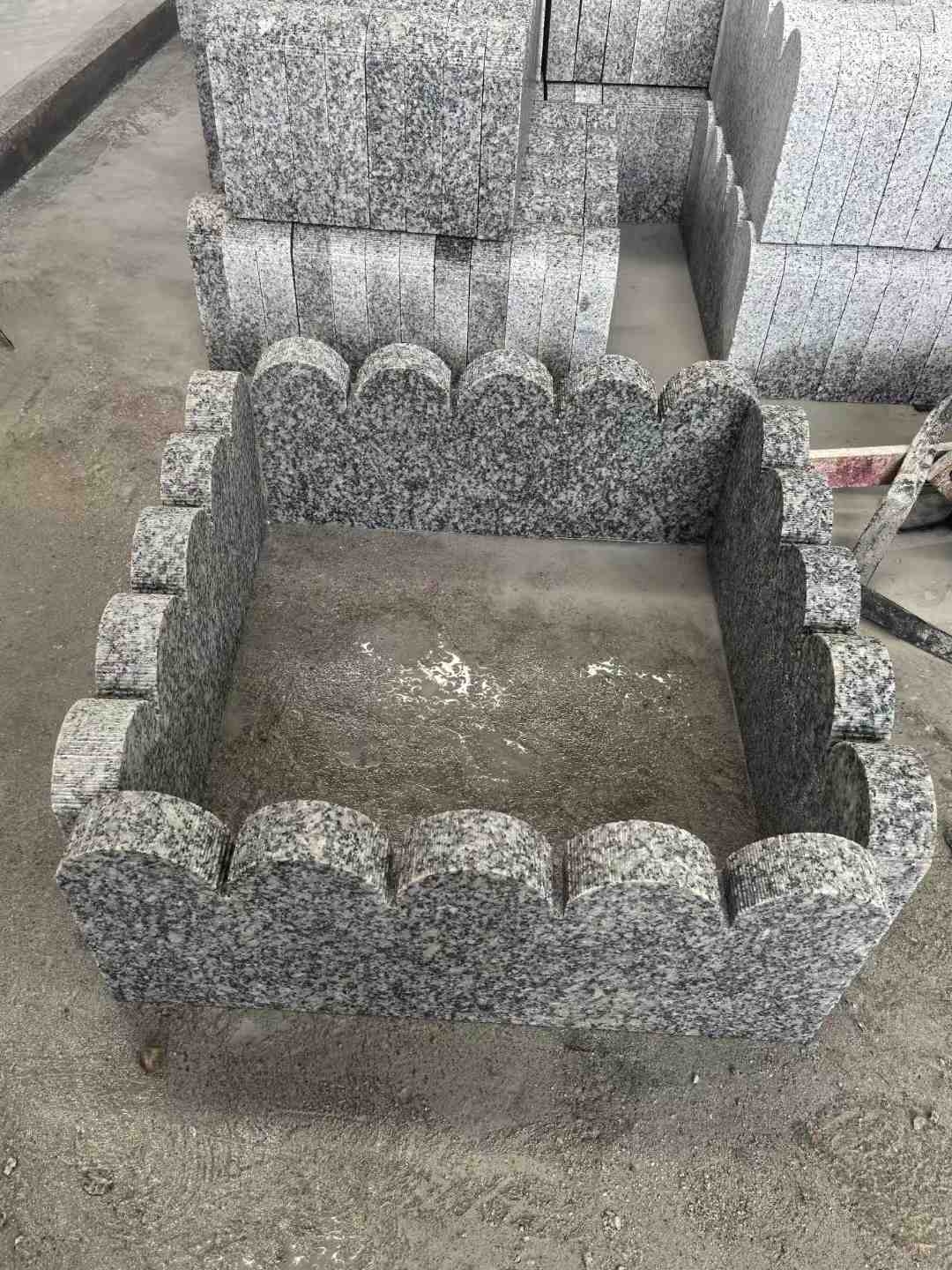 鹤岗 花边石、花坛围栏石、花池界石、菜园栅栏石、镶边石、波浪状界石介绍