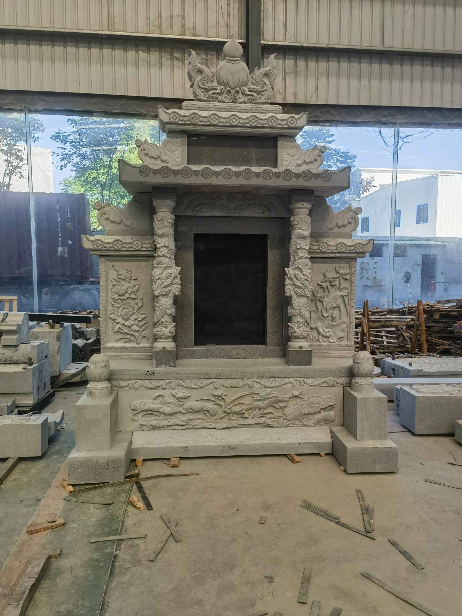 鹤岗 芝麻灰高档墓碑、土墓，一套也支持定做