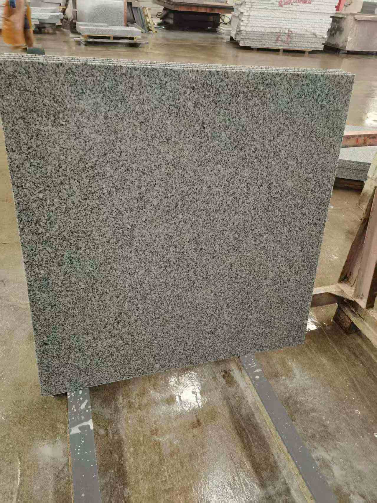 鹤岗 芝麻白光面900*900，高地铁标准