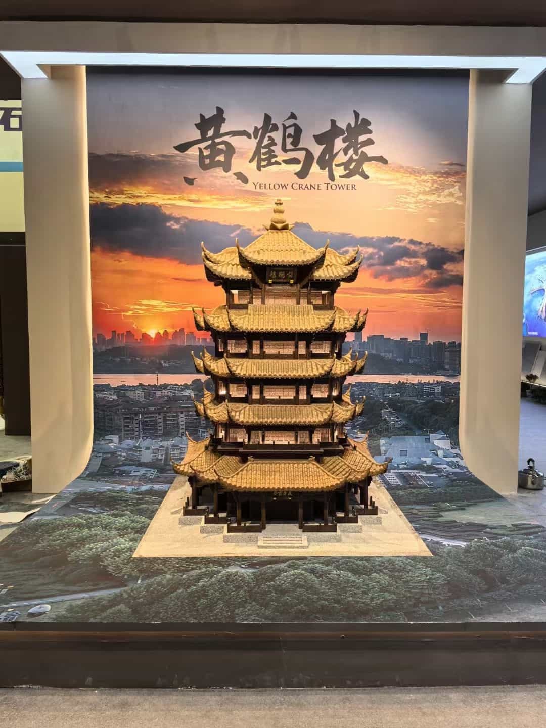 鹤岗仿古石文创作品-黄鹤楼