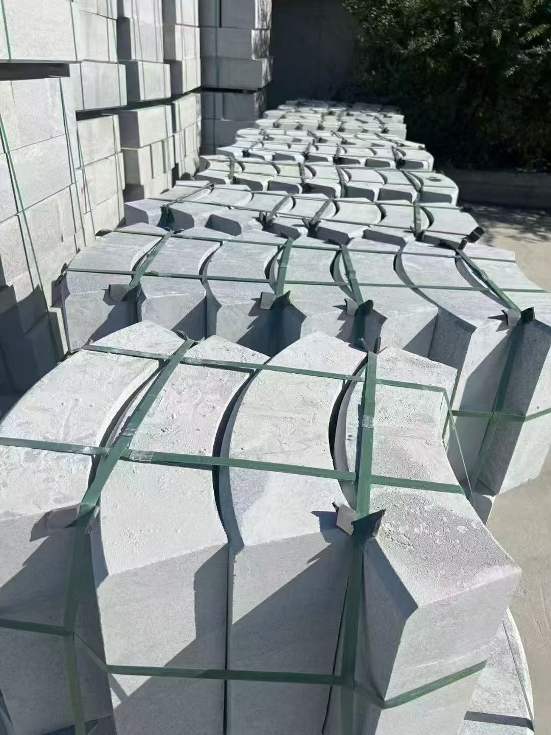 鹤岗 芝麻灰弧形路沿石