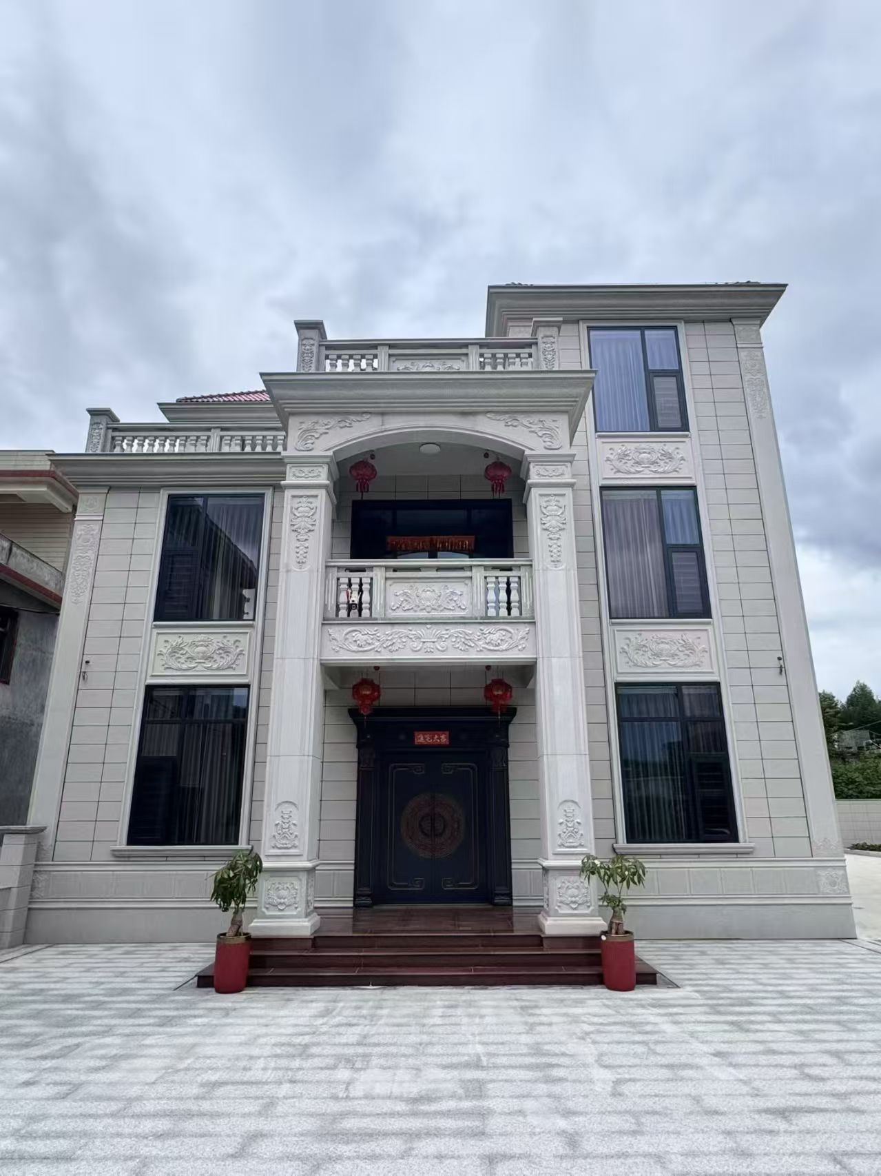 鹤岗 芝麻白石材别墅干挂案例展示