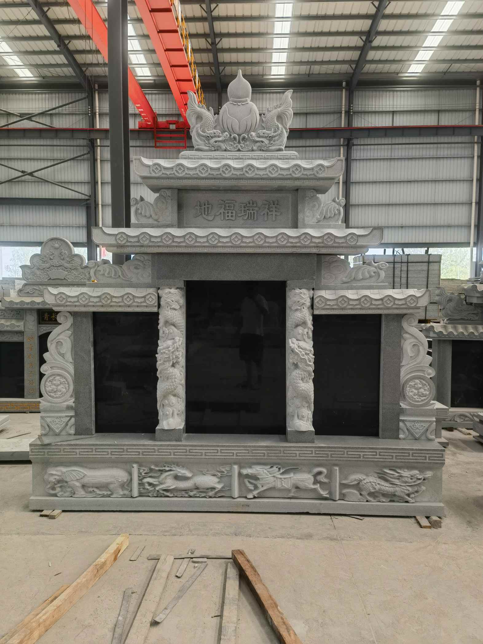 鹤岗 芝麻灰高档墓碑、土墓，一套也支持定做