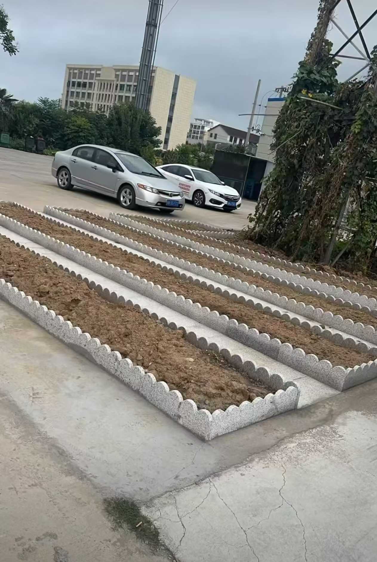 鹤岗 花边石、花围石、花园石安装效果