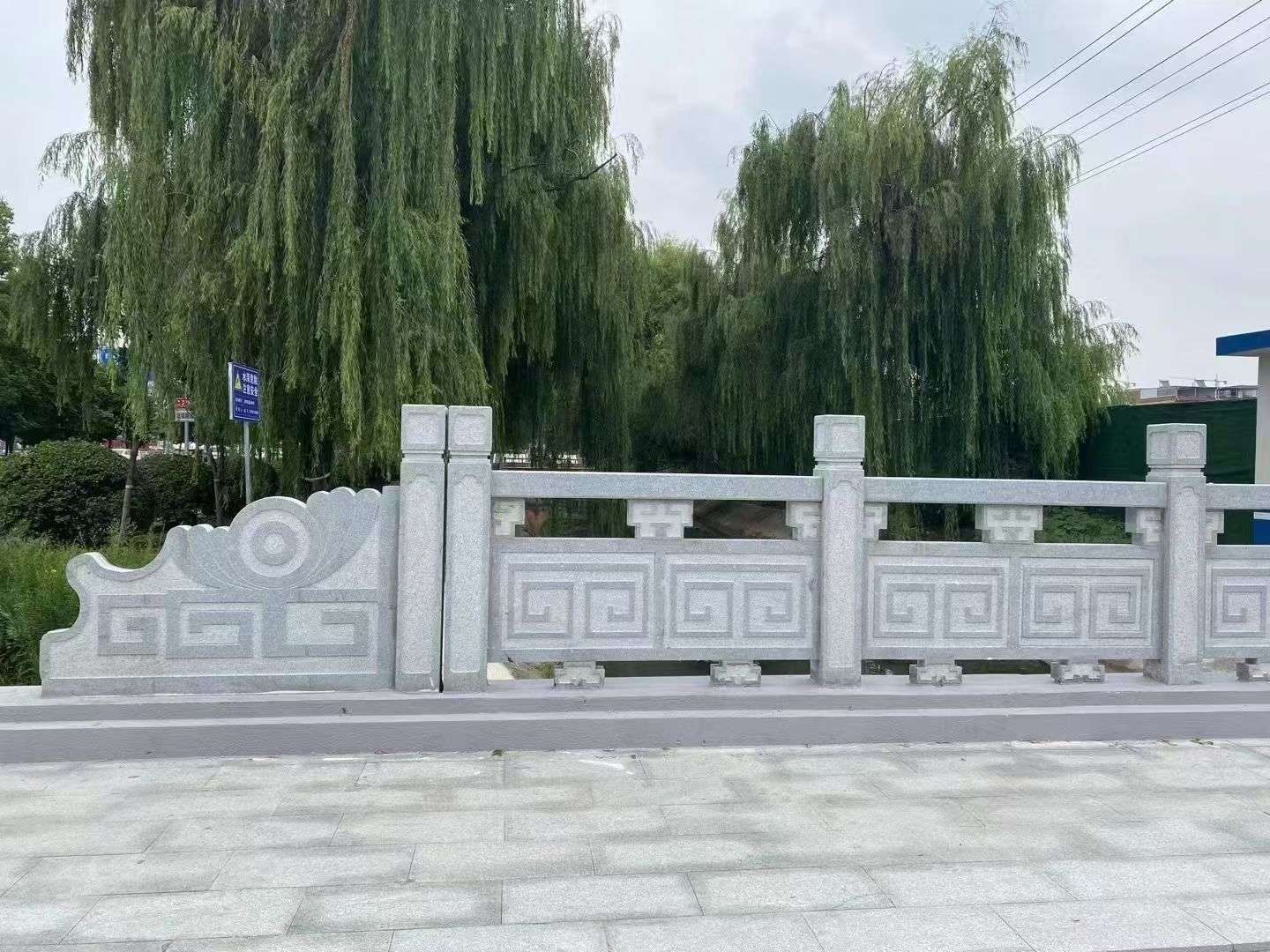 鹤岗 芝麻灰桥栏杆、河道栏杆安装效果