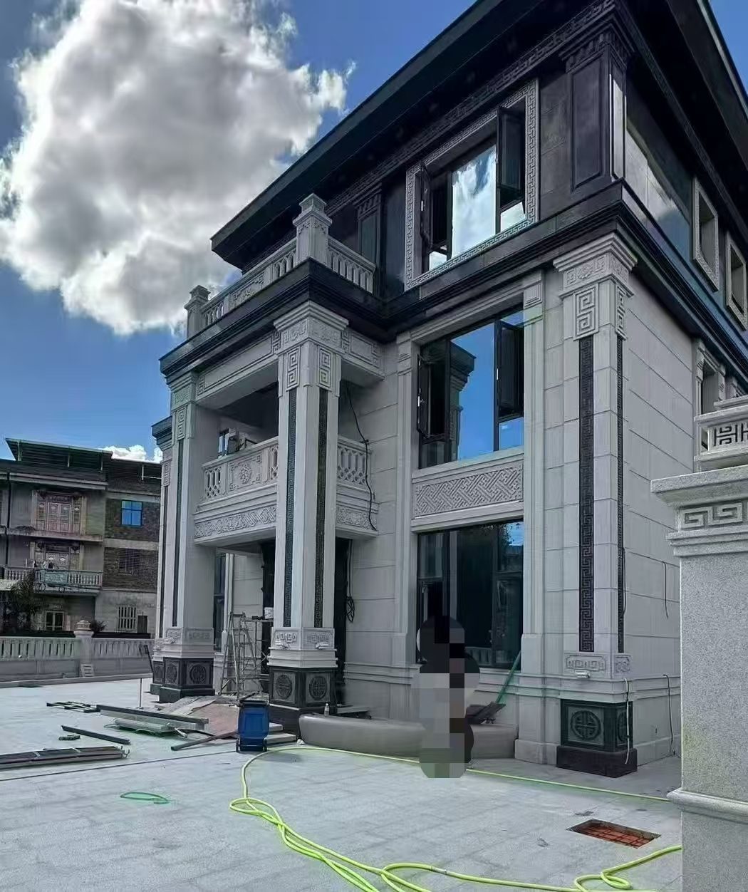 鹤岗 别墅干挂，芝麻白与芝麻黑完美配合