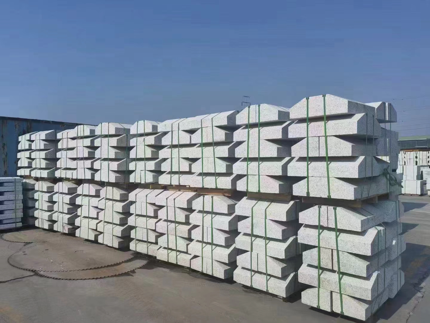 鹤岗芝麻白花岗岩光面牙石知多少